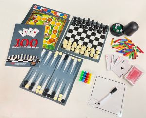 Картонена игра ПЛМ 100 КЛАСИЧЕСКИ ИГРИ 8+  !!!